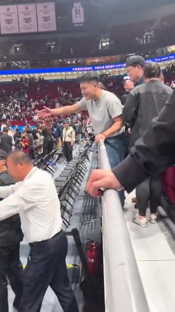 华体会app下载-记者：李添荣这起冲突和北京队没啥关系 就是现场安保的态度问题